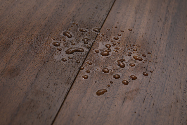 Fabriqué en Chine Parquet en bois massif OKAN spécial pour les revêtements de sol intérieurs en bois de santal rouge africain
