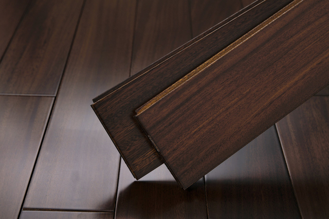 Parquet en bois massif 100% OKAN, couleur noyer, résistant à l'usure, résistant à l'humidité, pour l'intérieur