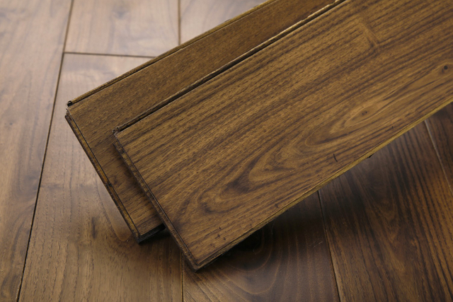 Parquet en bois massif 100% bois massif, couleur foncée, 18mm, pour chambre à coucher et salon, design d'intérieur