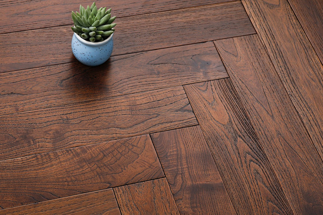 Nouveau plancher en bois massif de criquet de fil mat imperméable à l'eau plancher de bois franc à chevrons en rondins naturels T&G