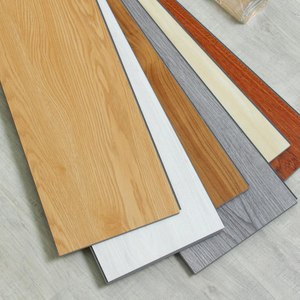 Plancher en bois imperméable de haute qualité en vinyle, plus de styles, revêtement de sol Spc intérieur et extérieur 4/6/8mm